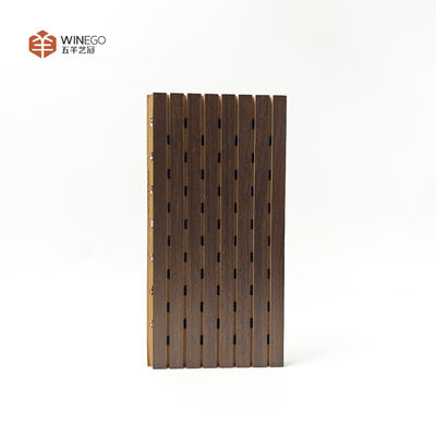 Optimice el rendimiento acústico de los paneles de madera con ranuras personalizables